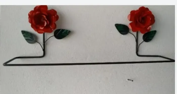 Toalheiro com rosas 