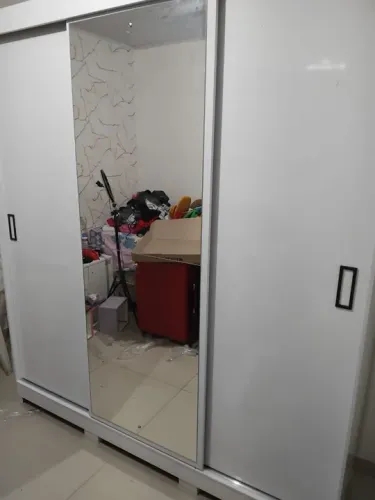 Guarda-Roupas Branco de 3 Portas com Espelho 1.80 estrutura em MDF e MDP