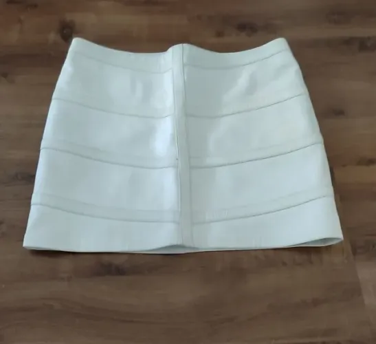 Saia de couro legítimo tamanho M 