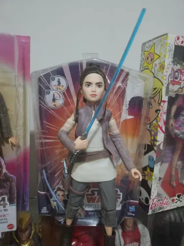 Boneca Star Wars Rey com Sabre de Luz Force of Destiny