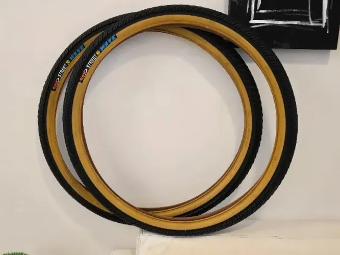 Pneu aro 26x2.0 - CST Street Wave década 90 - perfeito novo, borracha excelente grip