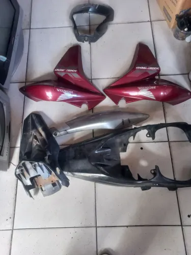 Vendo carenagem da xre300 2014 pra vender logo