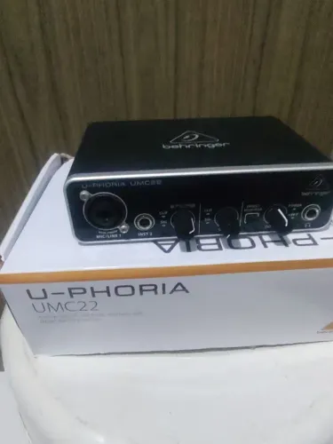 Interface de áudio Behringer U-Phoria UMC22 USB