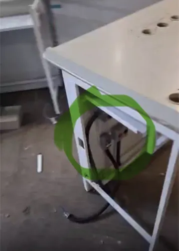 Mesa para comércio com tomadas bancada manutenção 