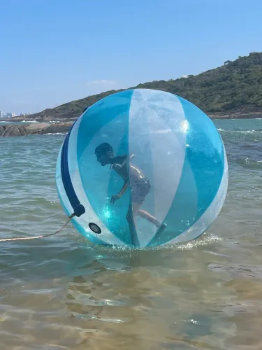 Bola aquática e jacaré tobogã