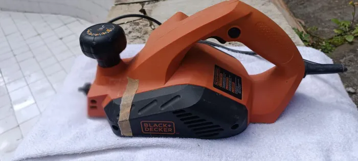 Plaina Elétrica Black Decker 7698-Br 127V - Igual a Nova