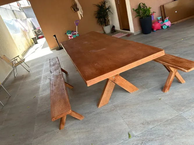 Mesa Rústica MACIÇA TOP com Os Bancos ?
