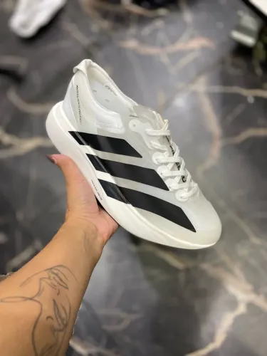 Tênis ADIZERO masculino e feminino