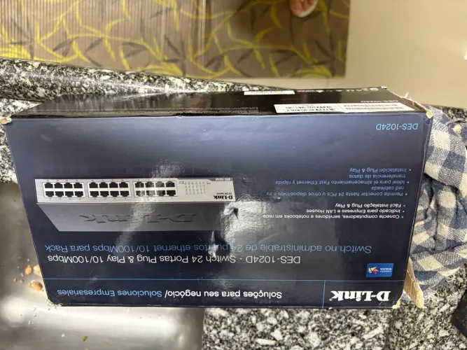 Switch de rede D-Link DES-1024D 24 portas 10/100 Mbps