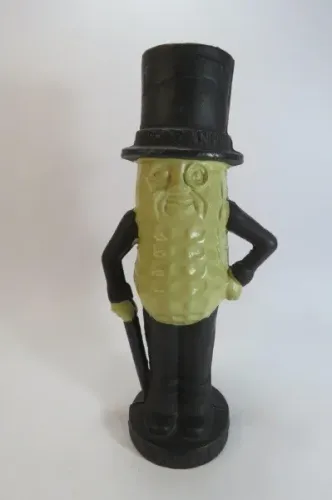COFRE / COFRINHO na figura de um AMENDOIM conhecido como MR PEANUT. Feito em Ferro Fundido