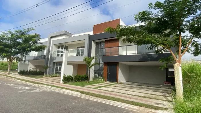 Execelente casa 4/4 sendo 4 suítes, Condomínio jardim das tulipas.
