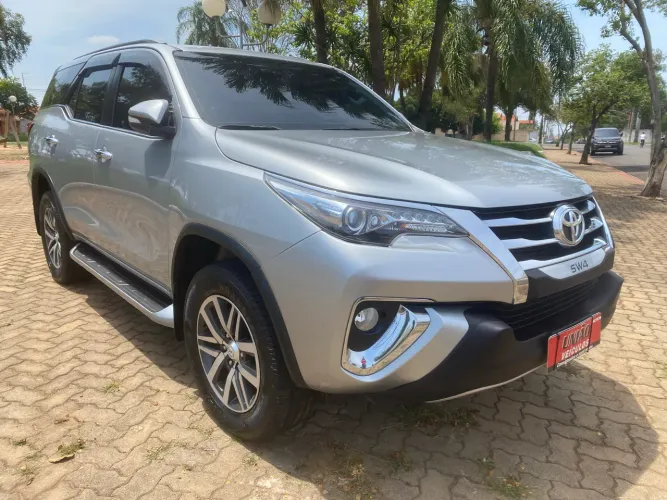 Toyota Hilux SW4 SRX 4X4 2.8 TDI 16V Dies. Aut. 2017