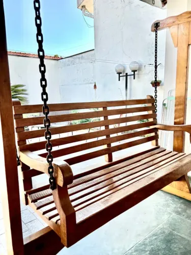 Balanço de madeira para varanda ou jardim