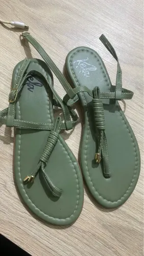 Sandálias rasteirinhas verde militar