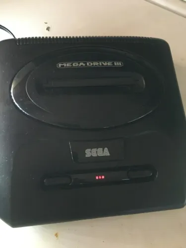 Console Vintage Sega Mega Drive 3 original e clássico. Apenas o console. Envio via olx.
