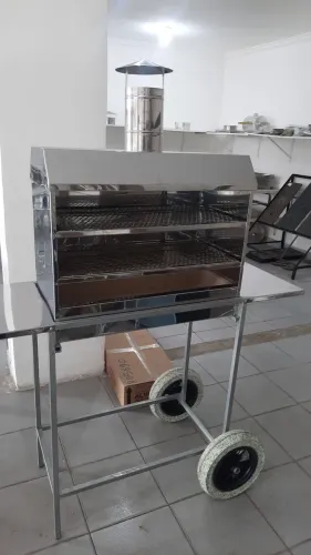Churrasqueira de Aço Inox com 2 Grades - Nova