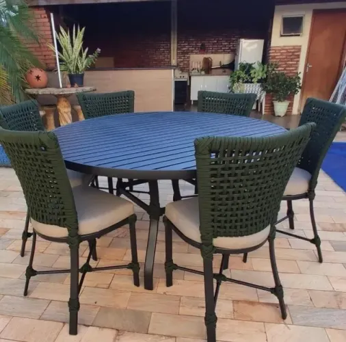 CONJUNTO - MESA REDONDA DE ALUMINIO RIPADO COM 6 CADEIRAS DE CORDA NÁUTICA