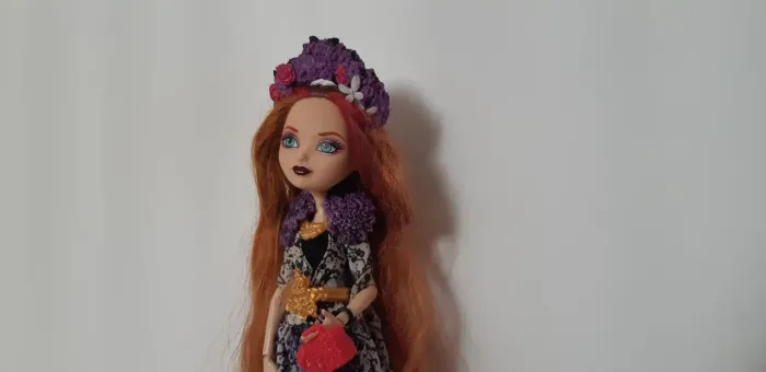 Boneca Ever After High Holly O'Hair Deprimavera
