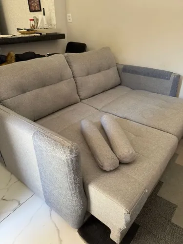 Sofá retrátil cinza em excelente estado. Medidas 2m x 1,40
