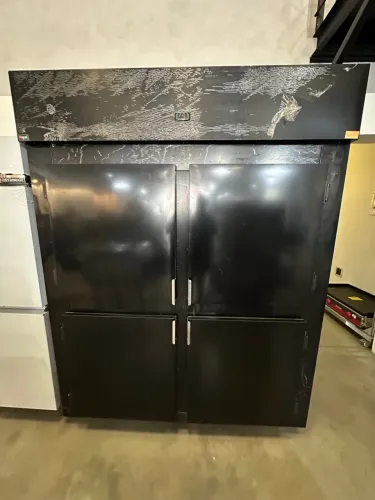 Cervejeiro king 4 portas 2040 litros preta