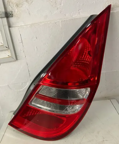 Lanterna i30 (direita)