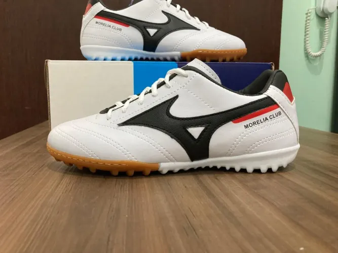 Chuteira de Futebol Mizuno Morelia Club Branca
