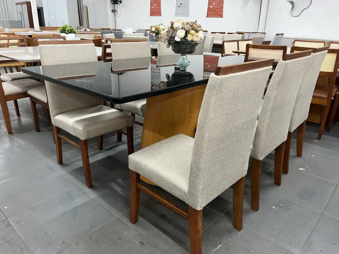 Conjunto mesa para jantar com cadeiras de madeira