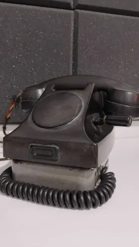 Telefone Antigo de Mesa