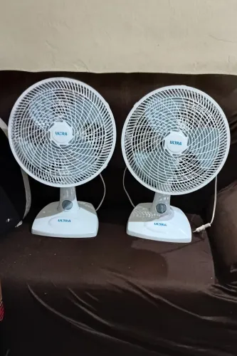 VENDE SE 2 Ventiladores de Mesa Ultra 30cm-Conforto e Frescor Garantidos!