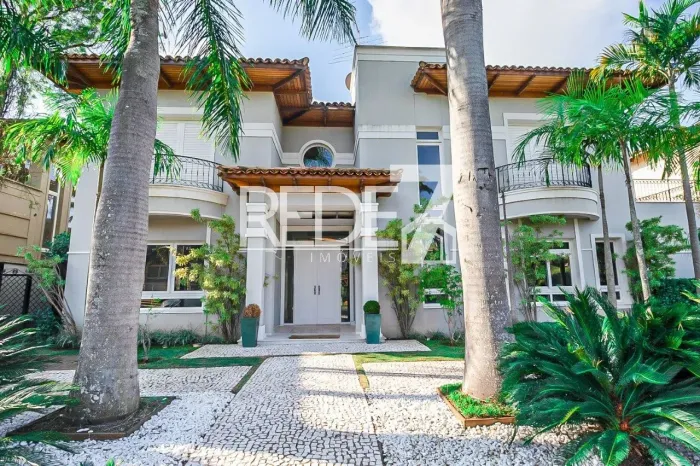 Casa em Condomínio de Luxo em Campinas-SP: 4 suítes, área gourmet, piscina e 9 vagas de ga
