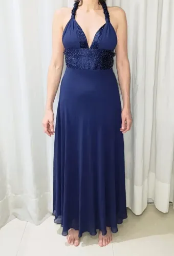 Vestido Longo Azul Marinho com Decote e Costas Abertas - Sofisticação e Glamour!
