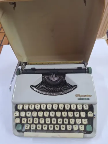 Máquina de escrever Splendid 66/ OLYMPIA