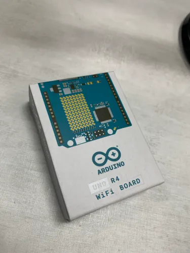 Arduino Uno R4 Wi-Fi