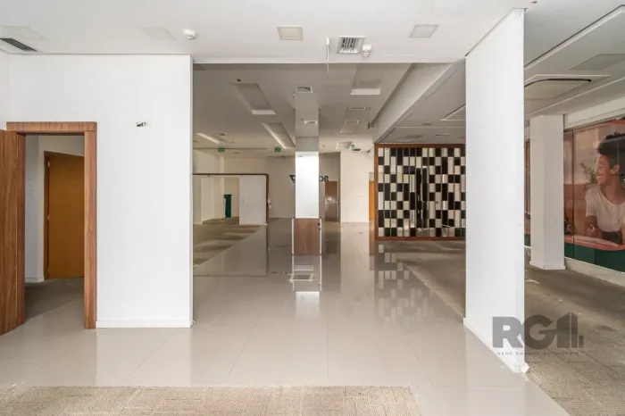 Ponto Comercial/Loja para Aluguel no Bairro Praia de Belas com 183 m² de Área Útil