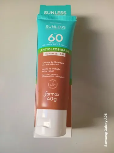 Protetor solar facial com cor Sunless