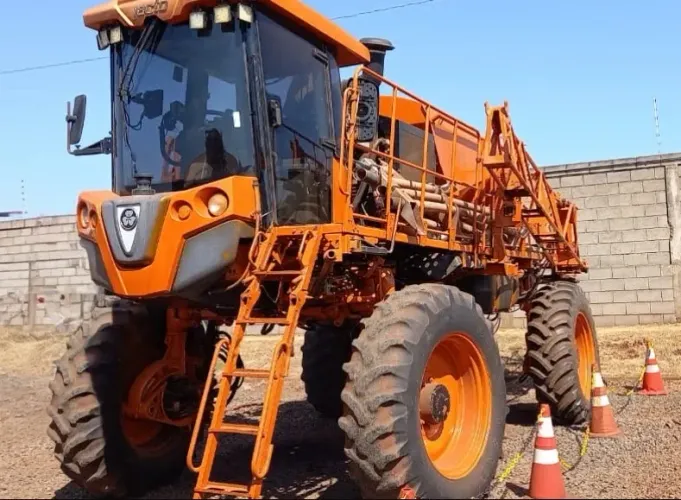 Pulverizador Uniport Jacto 3030 NPK Adubador ano 2019 com 8700 horas, em SP