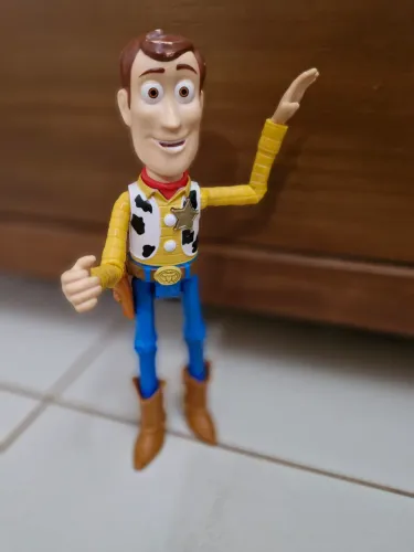 Boneco Xerife Woody articulado - em português