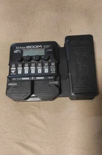 Zoom G1X Four Pedal de Guitarra