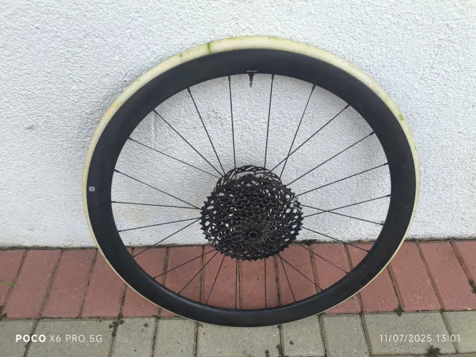 Roda de bicicleta carbono Completa