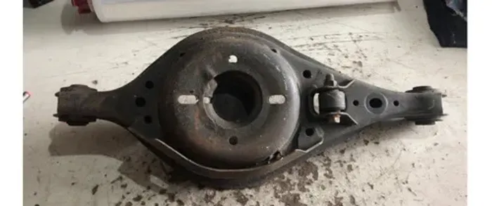 Bandeja Inferior Traseira Ford Fusion 2.5 2010 - 2012