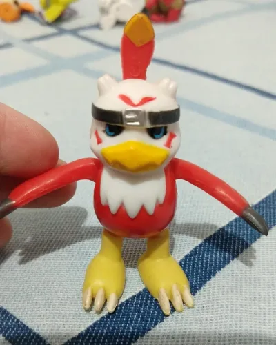 Boneco digimon Hawkmon