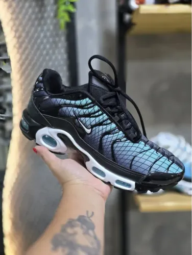 Nike Air Max Plus azul e preto