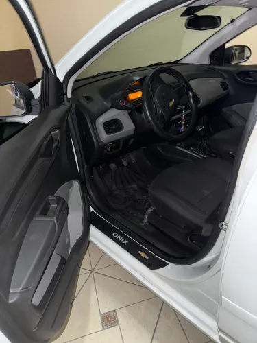 Chevrolet Onix JOY Hatch 1.0 8V Flex Mec. 4P 2017