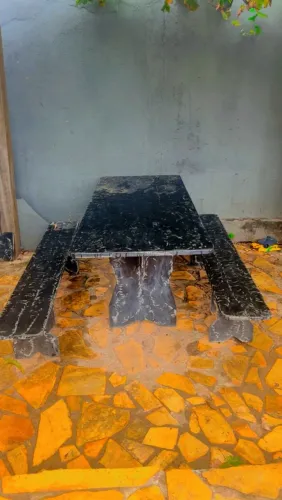 Mesa de ardósia reforçada