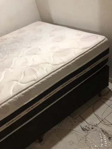 Cama casal Queen