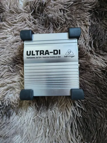 Direct box Behringer 