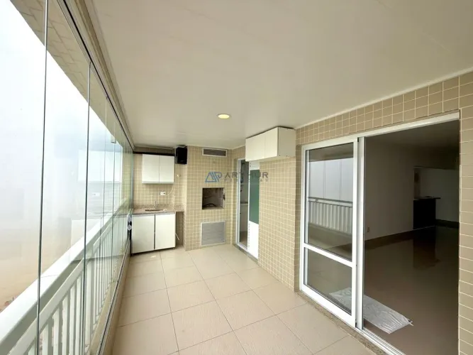 Apartamento à venda em Praia Grande no bairro Aviação, prédio frente mar