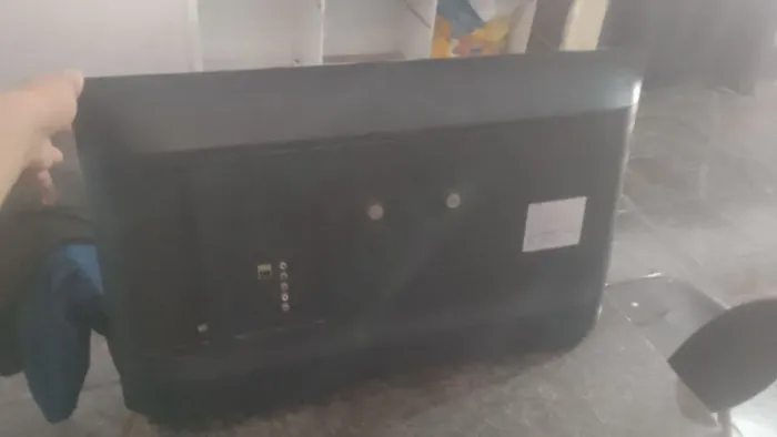 Tv Samsung 32 defeito quebrou a tela somente isso o resto funciona