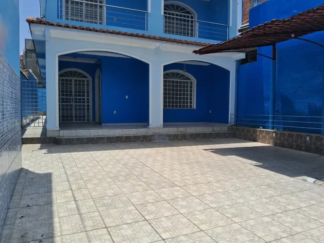 Compre Duplex com 4 quartos sendo 3 suítes amplas e bem conjugadas - Bairro Glória