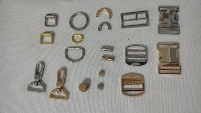 Lote de Ferragens e Aviamentos para Bolsas e Roupas (Dourado e Prata)